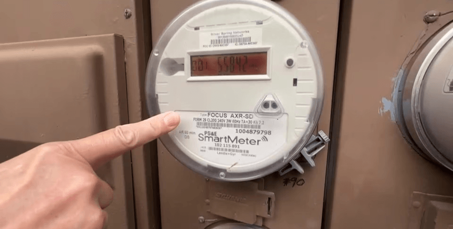 Лічильник, комунальні послуги, чоловік 18 років оплачував чужий рахунок, рахунок за енергоспоживання, рахунок за електрику,