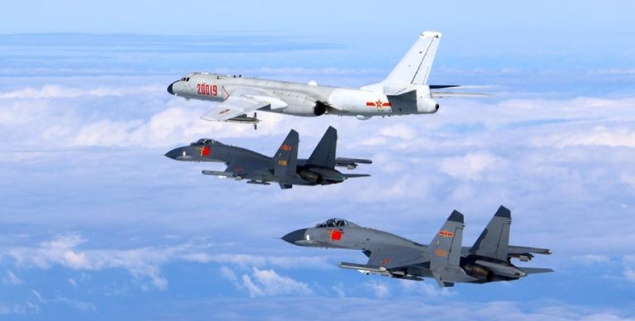 Військові літаки КНР