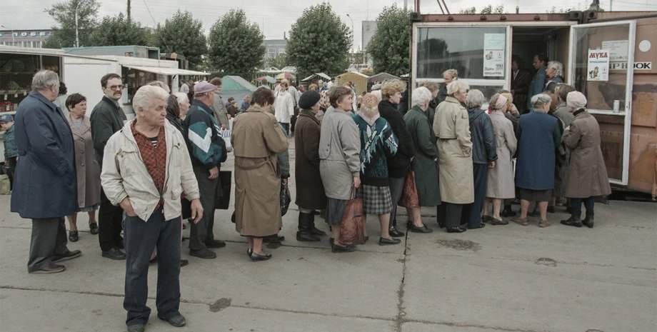 Очередь за продуктами. Ярославль, август 1998 г.