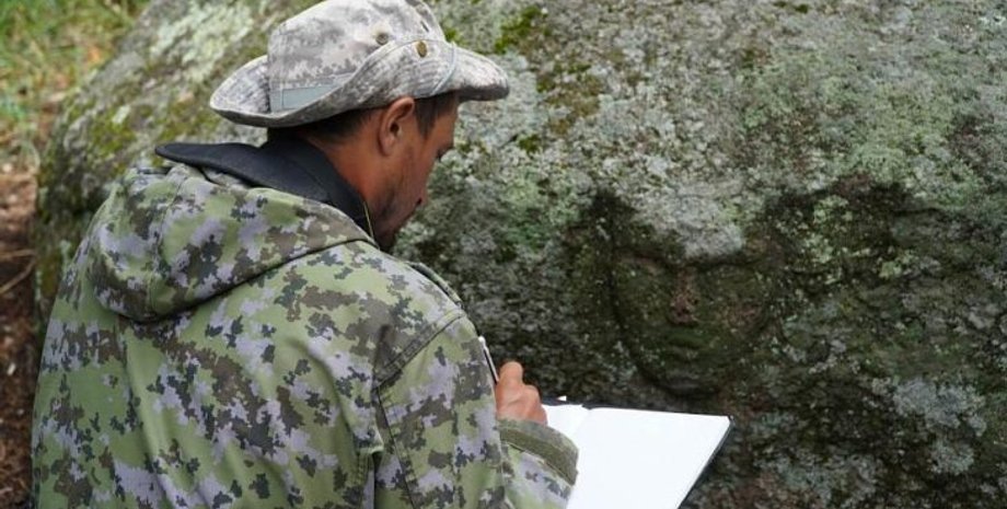 археологи, археология, исследования, курган, Казахстан, исследователи, артефакт, копье, бронзовый век, лицо, раскопки, находка, открытие, история, Азия