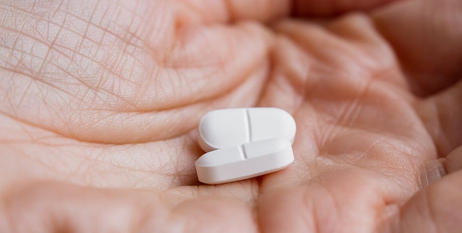 Таблетки на руке