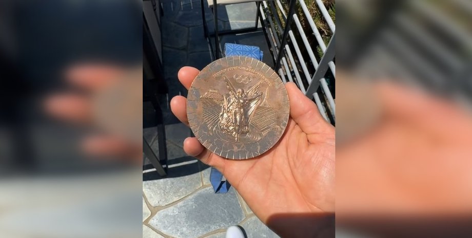 олимпийская медаль, олимпиада 2024