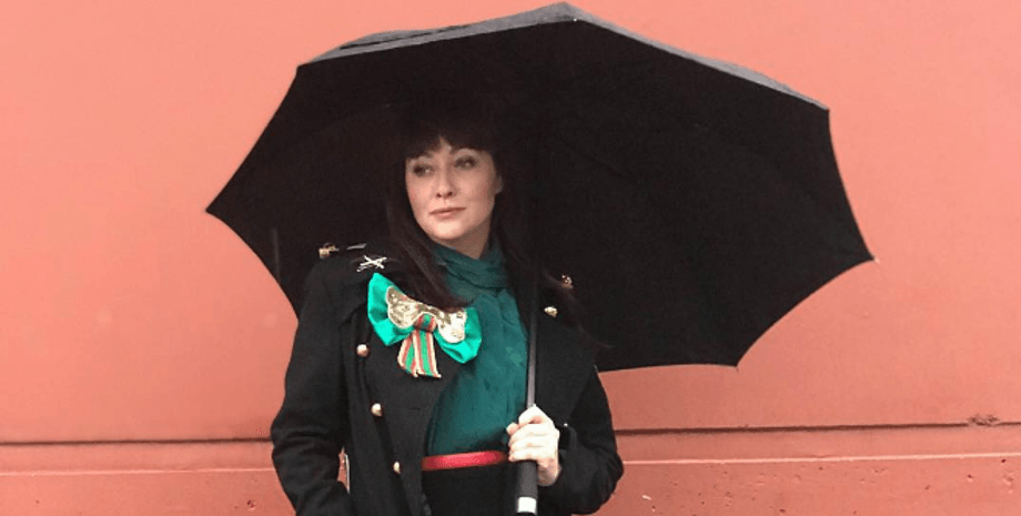 Шеннен Доэрти, зонтик