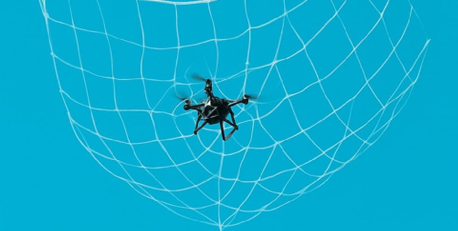 Перехват дрона сеткометом AirNet
