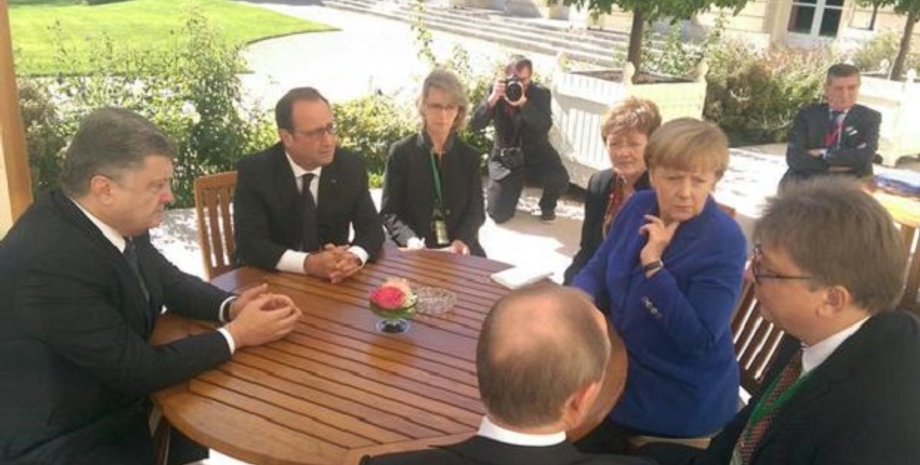 Переговоры "нормандской четверки" в Париже / Фото: twitter.com/STsegolko