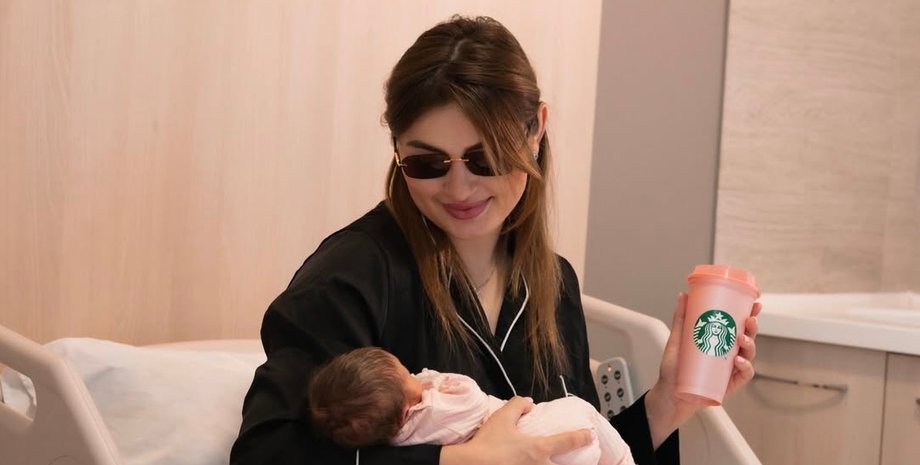 Алина Грушина-Акобия родила