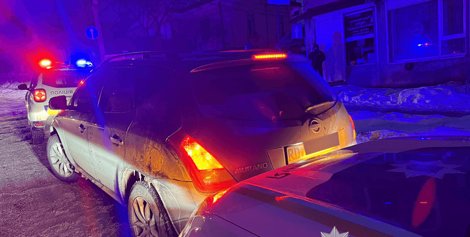 нарушитель и полиция Тернопольской области а Тернопольщине работник ТЦК нарушил ПДД, пытался убежать и протаранил авто полиции