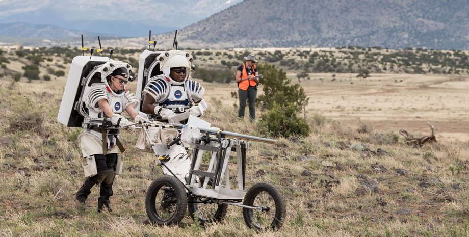 скафандр, Луна
