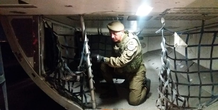 Карабинер ищет взрывчатку \ Фото: biobiochile