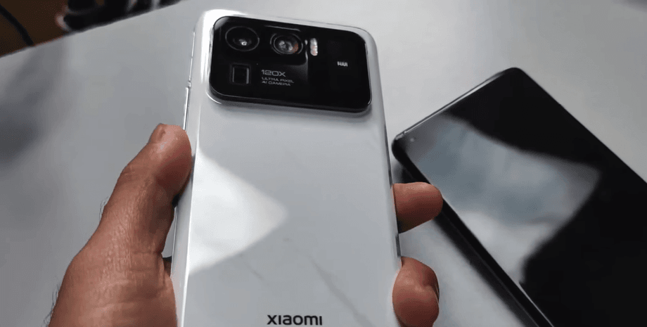 Телефон Xiaomi Mi 11 Ultra