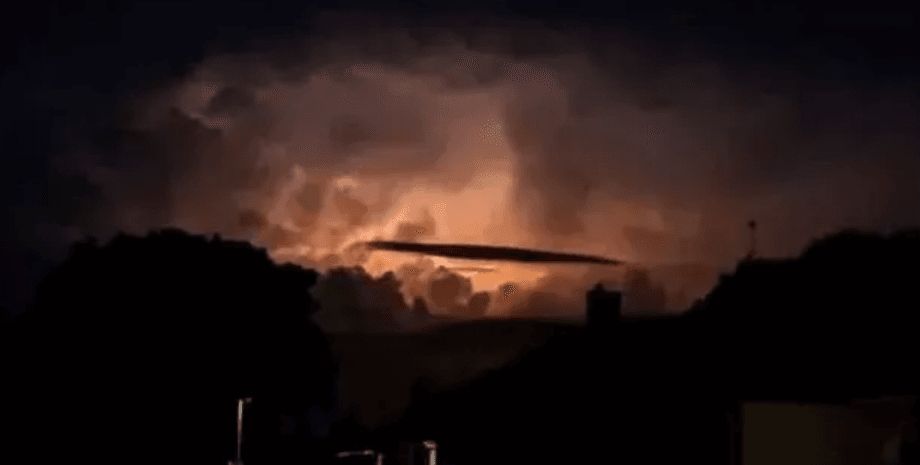 вспышка в небе Великобритании, необычное явление