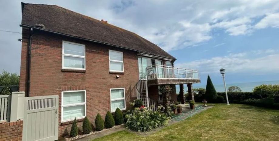 Маріан Волтерс живе у будинку на краю прірви, зсув, Велика Британія, нерухомість в аварійному стані, житло