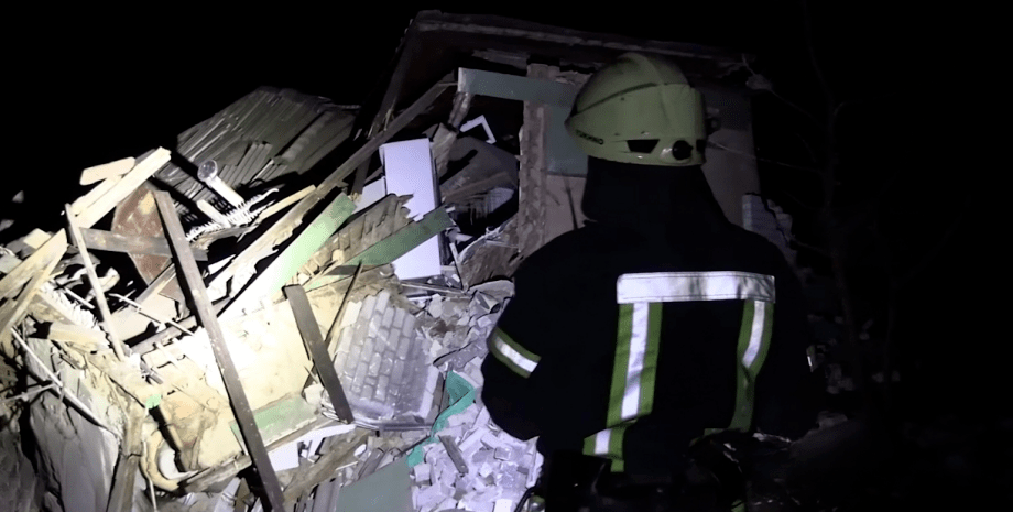 Последствия российской атаки в Харькове Харьков, разрушения, последствия, разрушения, руины, спасатель, война в Украине