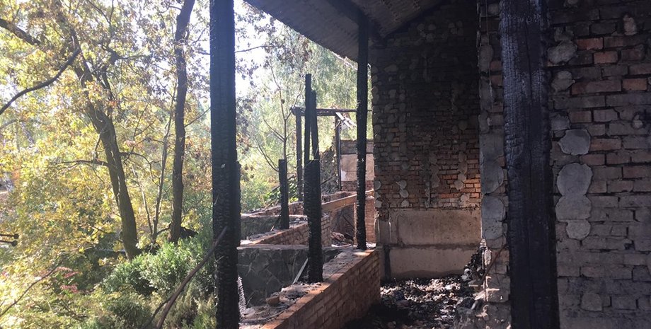 Сгоревший дом Гонтаревой / Фото: https://www.facebook.com/Anna.Myroniuk