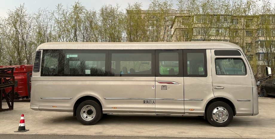 китайська маршрутка, китайський автобус, Hongqi QM7, FAW Hongqi