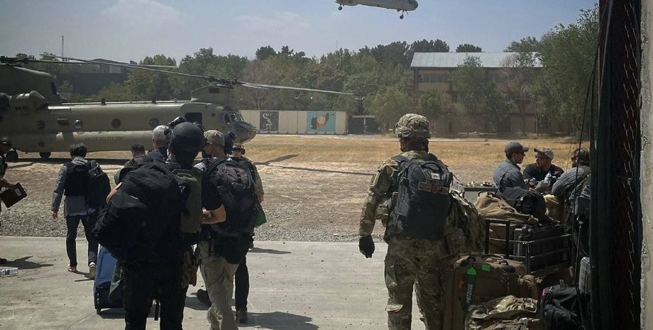 Евакуація співробітників посольства США в Афганістані