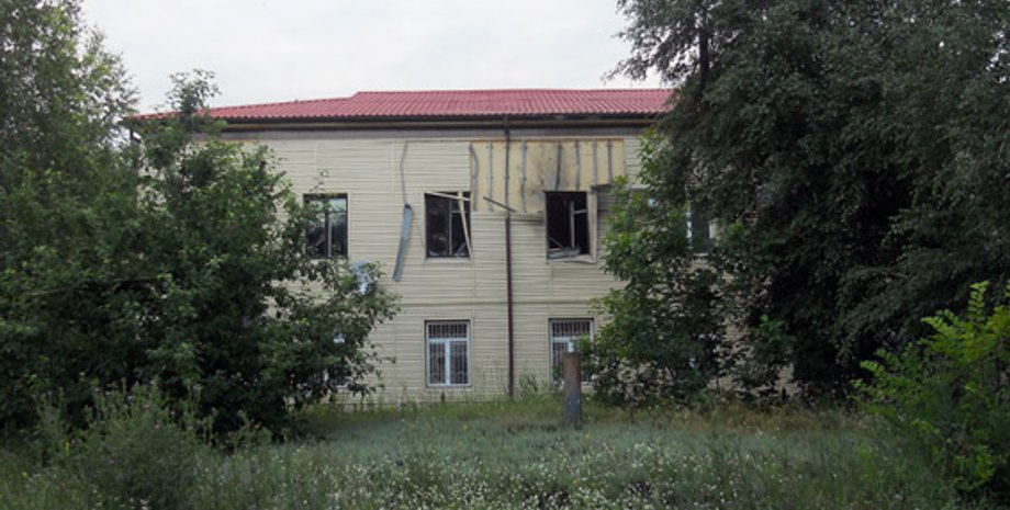 Обстрелянное здание налоговой / Фото пресс-службы МВД