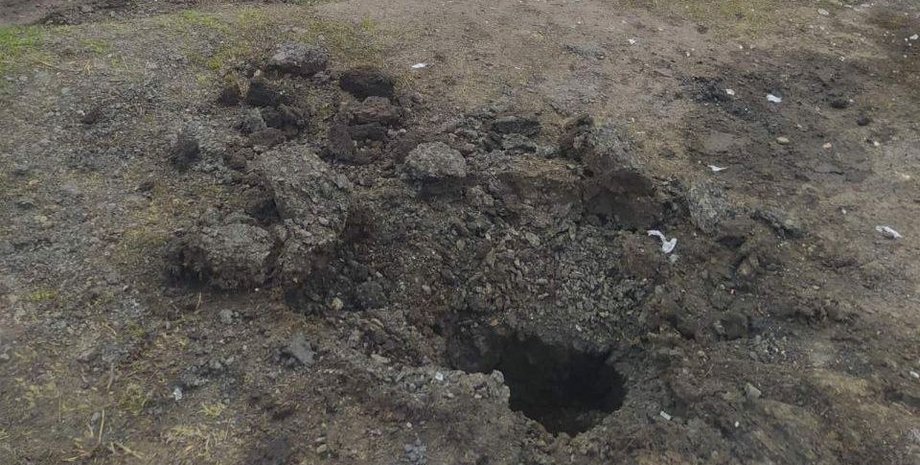 воронка, прилет, удар дрона