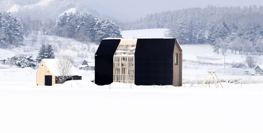 Дом House W с солнечной кожей