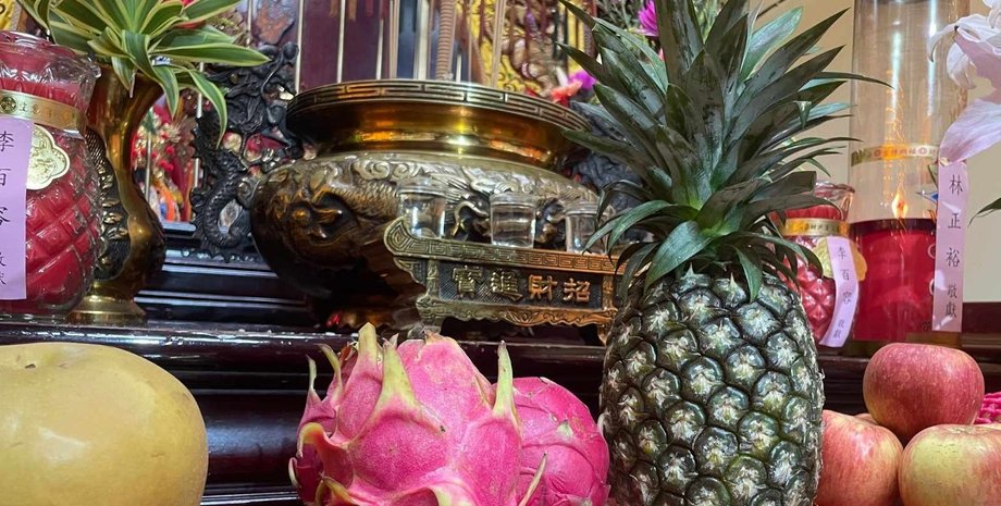 місяць духів