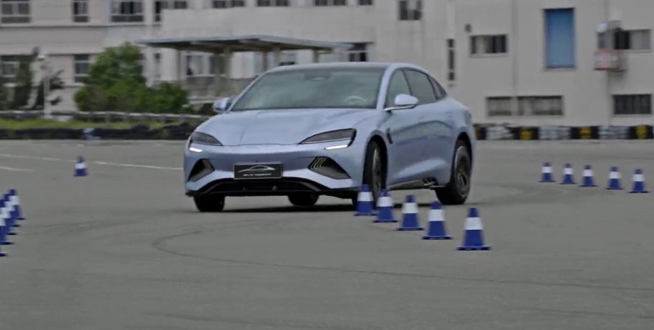 BYD Seal, новий BYD Seal, електромобіль BYD Seal, лосиний тест, електрокар BYD Seal