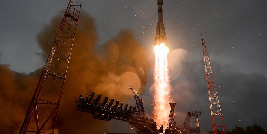 космический спутник, спутник на орбите, противокосмическое оружие, оружие в космосе