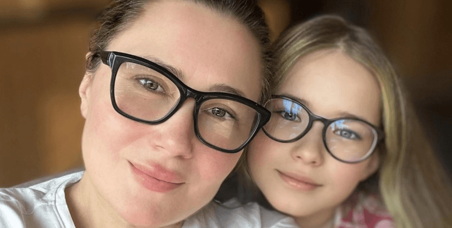 Олена Мозгова з донькою виїхали з України