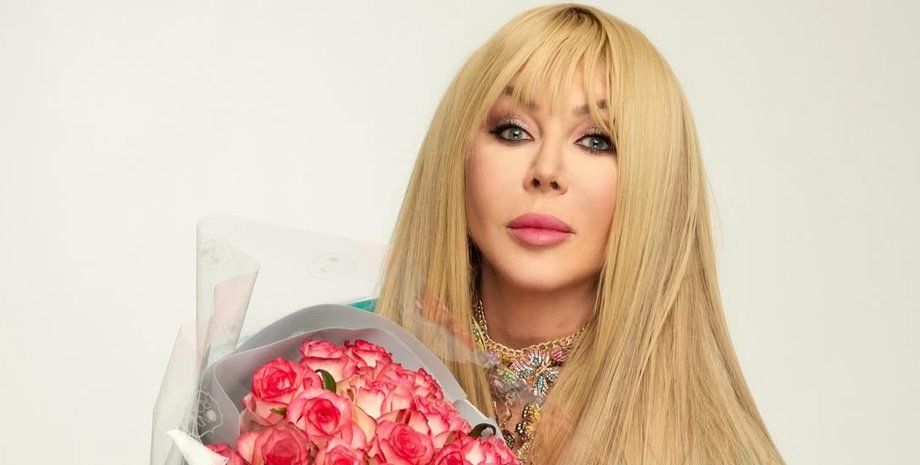 Ирина Билык Ирина Билык показала свою елку