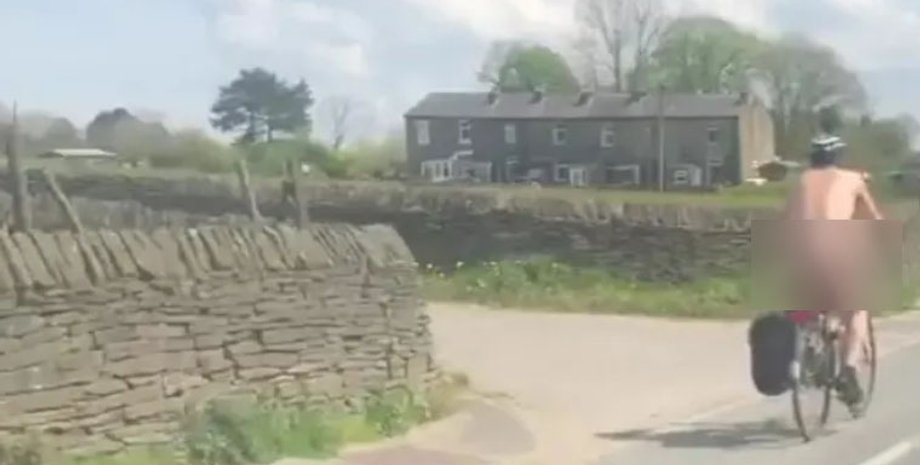 Обнаженный мужчина ездил по городу, Великобритания, полиция, курьезы, интересные новости, провокации, скандал