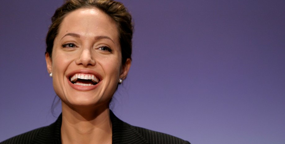 Анджелина Джоли