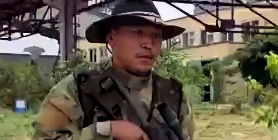 российский военнослужащий в шляпе , российский военнослужащий Очур-Суге Мангуш , российский военнослужащий