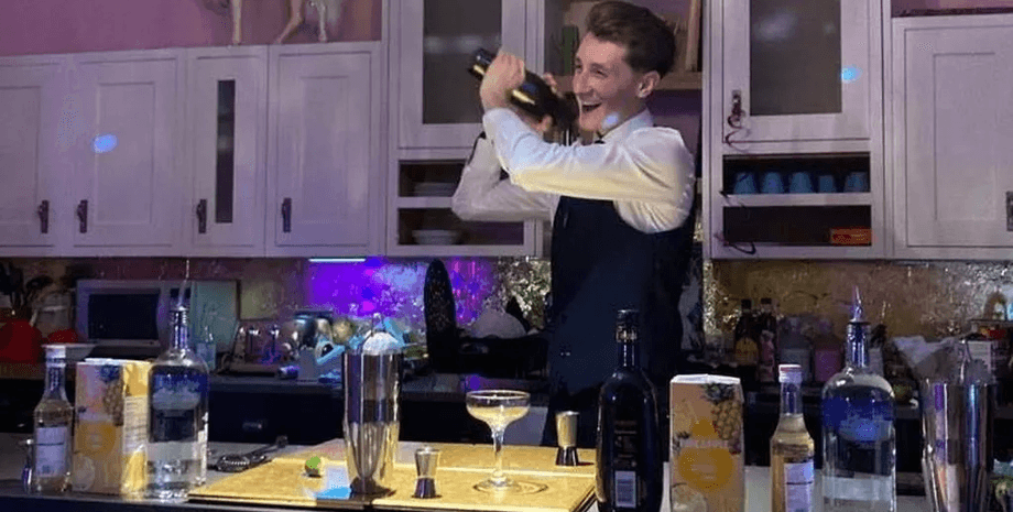 Старый особняк, ремонт старого дома, Airbnb, диско-кухня, дом для вечеринок, недвижимость в Англии, пенсионеры купили дом