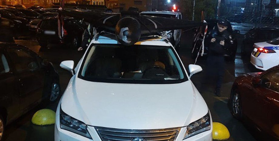 БпЛА на крыше авто в Киеве