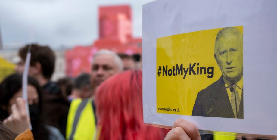 протесты Британия, протестующие коронация короля чарльза, противники монархии британия, противники чарльза