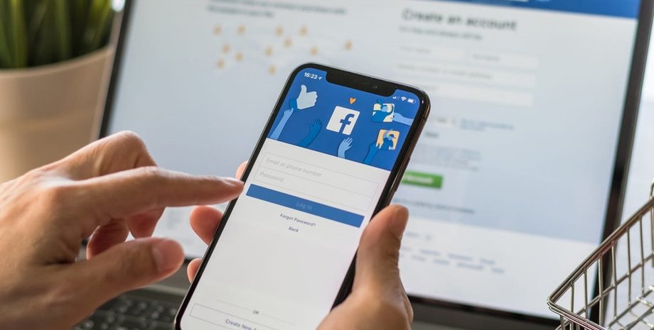 Сеть Facebook, смартфон