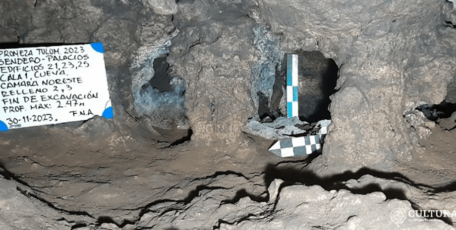 Частичный вид древней погребальной камеры в Тулуме пещера, майя, история, захоронение, останки, скелет, скала, храм, INAH, Мексика, открытие, находка, исследование, ученые, археологи, археология, артефакты, кости, животные