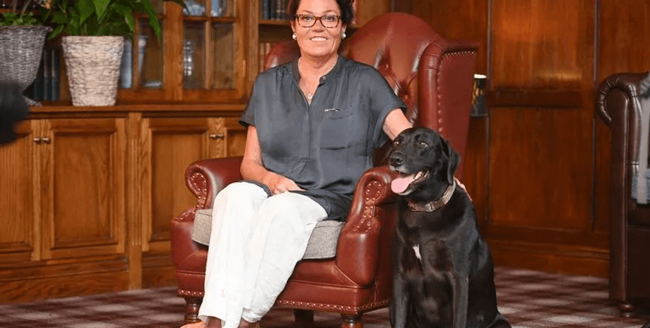 Победительница лотереи, сорвала джекпот, испытывала стресс, купила собаке Bentley, помогает людям, похудела, начала болеть