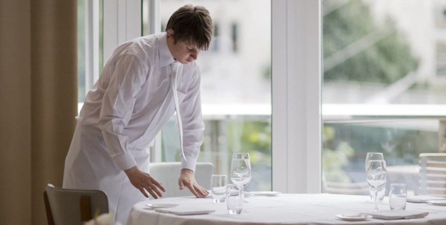 Официант Официант, ресторан, обслуживающий персонал, наглый клиент, стейк, недовольный клиент, за гранью разумного, шеф-повар