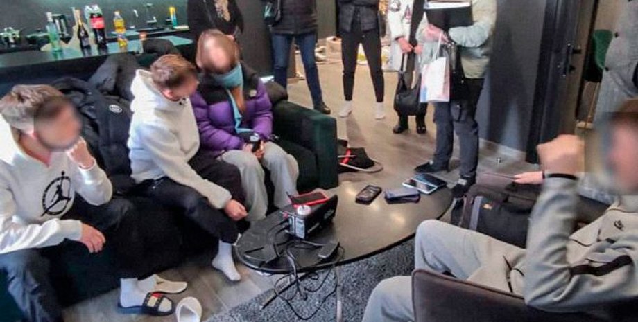 Сцена из видео о "пьяных вечеринках"