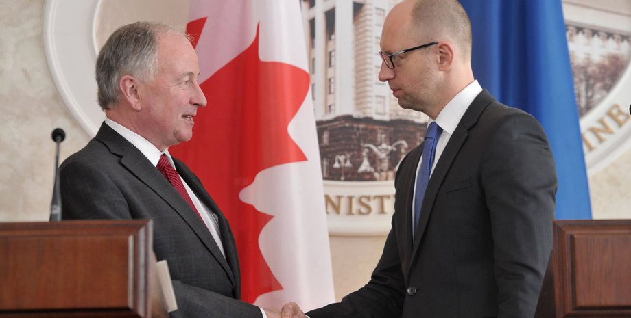 Арсений Яценюк и Роберт Николсон / Фото пресс-службы Кабмина