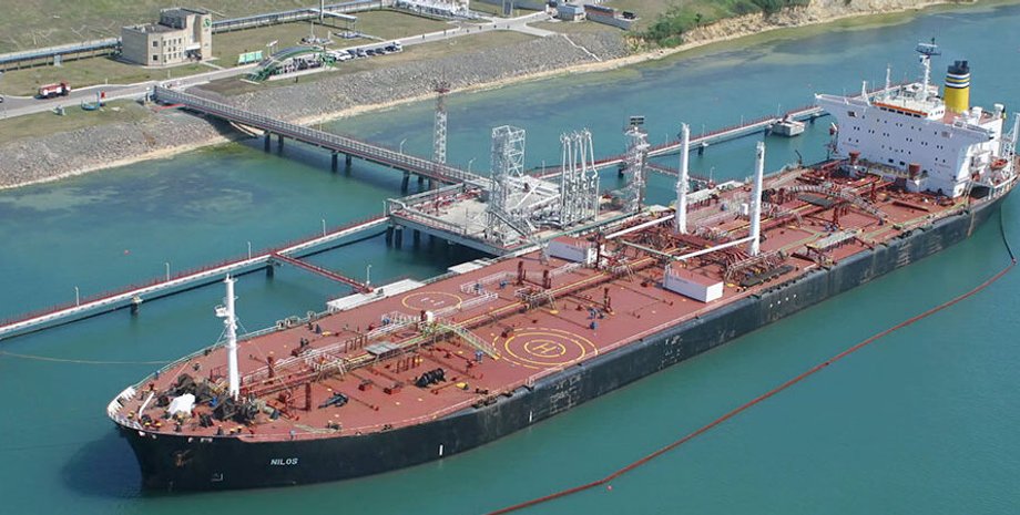 Нефтяной терминал, порт "Южный", фото