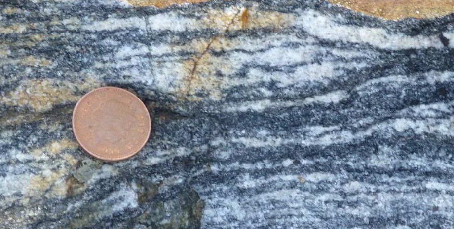 гірська порода, життя на землі