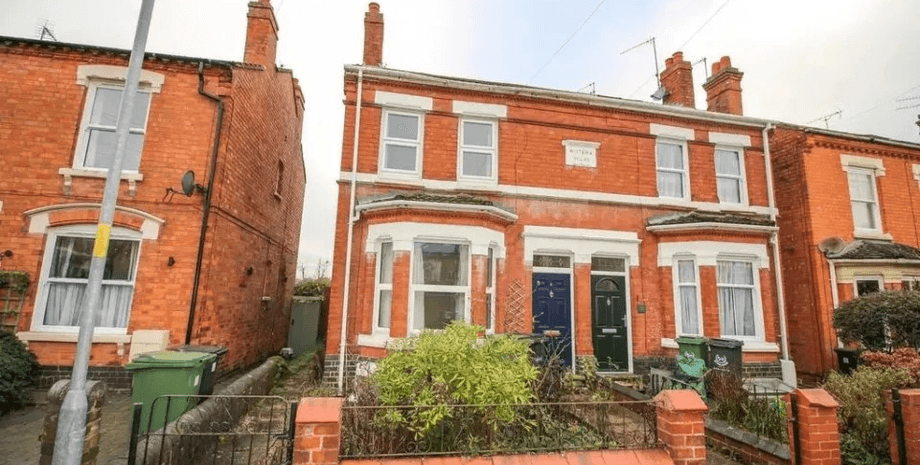 Пара купила ззовні чудовий будинок за мільйони: інтер'єр шокував рієлторів і мережу