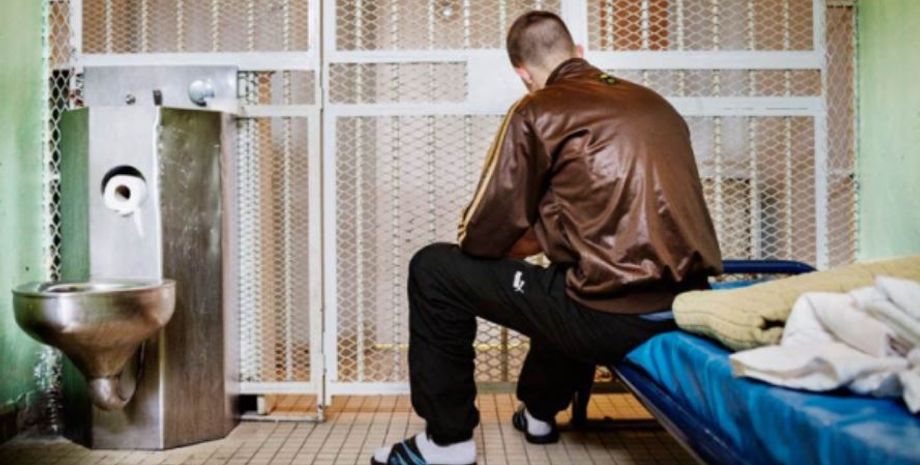 Американка вышла замуж за заключенного мужчину, который оказался другом детства, история их романа, любви