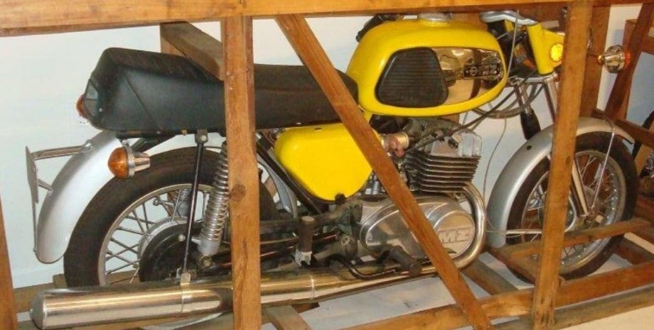 MZ TS 250 1976, MZ TS 250, мотоцикл MZ, байк MZ, капсула времени