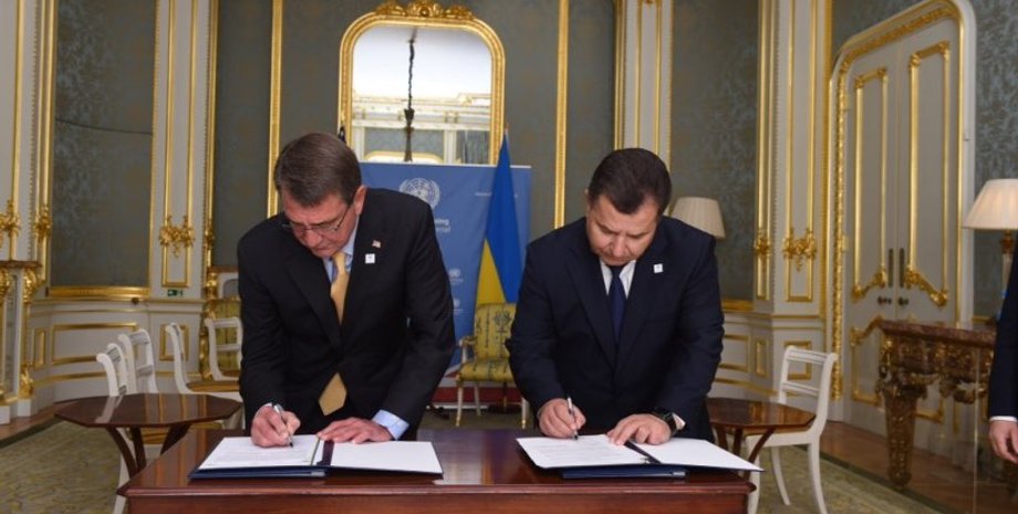 Подписание соглашения / Фото: twitter.com/PentagonPresSec