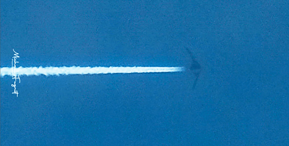 неизвестный самолет в небе филиппин