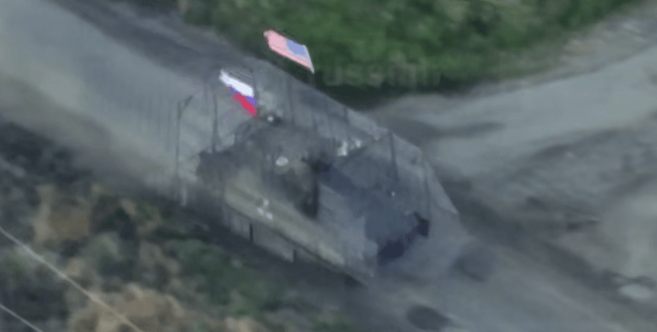 флаги сша на бронетранспортере M113