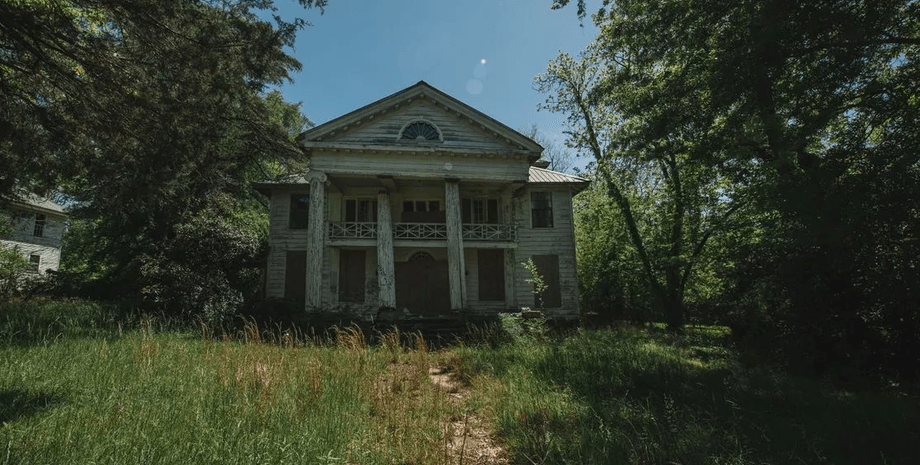 Заброшенный старинный особняк, дом, особняк, жилье, тайна старого дома, секрет особняка, убийство в особняке, пожар в доме