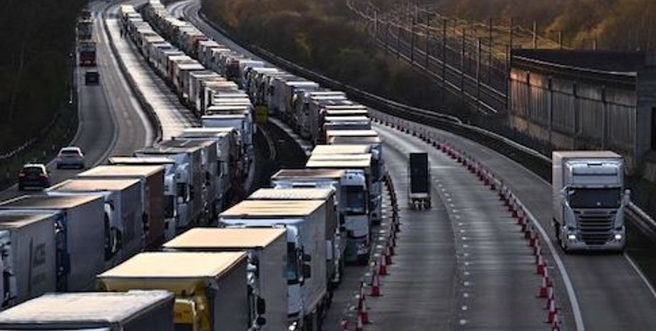 блокада, блокада границы, перевозчики, фуры, грузовики, очередь на границе